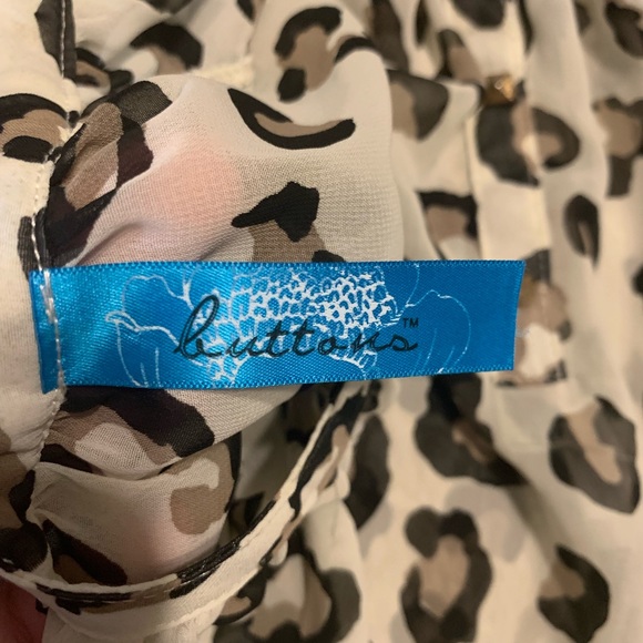 Buttons animal print top size Medium 🇺🇸Made in USA - Picture 5 of 7